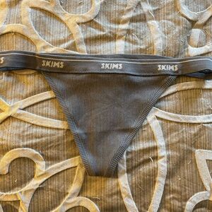 NWT SKIMS Seamless Rib Intimates Thong Logo Print